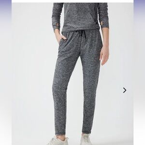 Outdoor Voices All Day
Cloudknit Sweatpant Jogger
Heather Gray Spacedye Size XS.